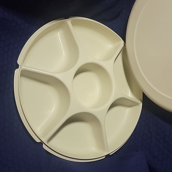 Tupperware Other - Vintage Tupperware Divided Covered Veggie/Fruit/Snack Serving Tray 7 Sections